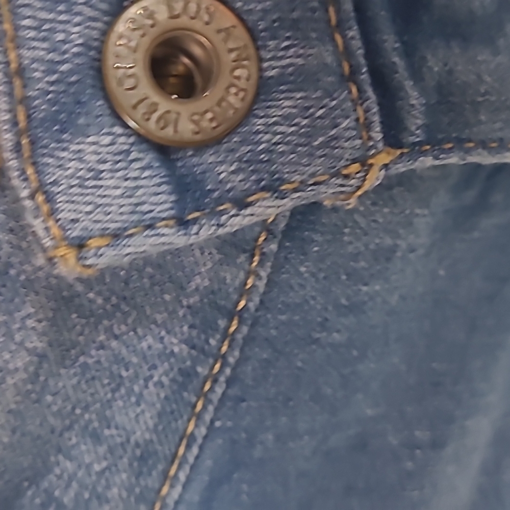 Guess - Picture 3 of 10